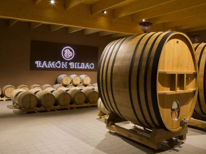 Bodegas Ramón Bilbao en Haro - información actualizada de catas y visitas guiadas a su bodega