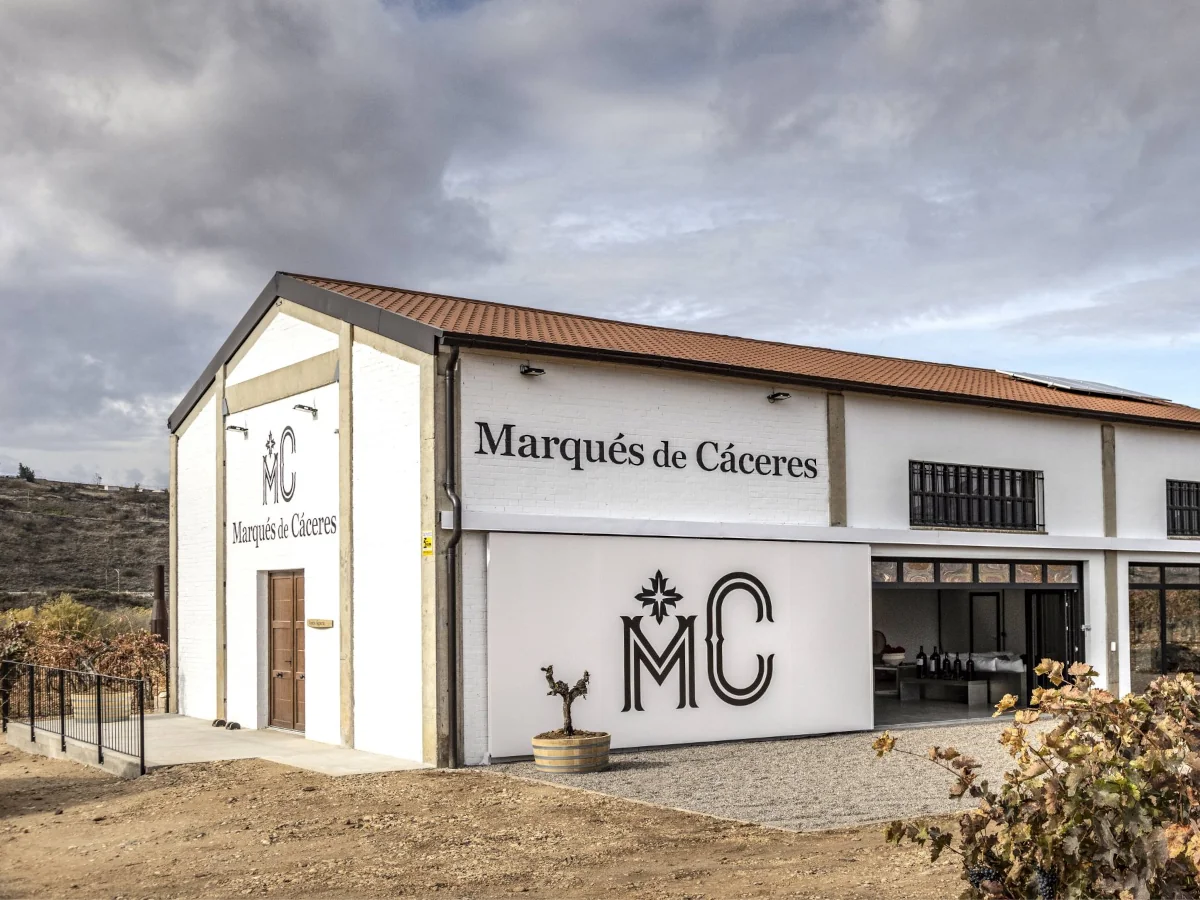 Bodegas Marqués de Cáceres en Cenicero, referente internacional de Rioja