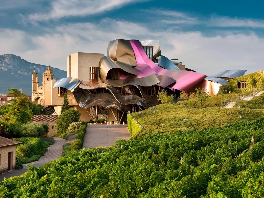 Marqués de Riscal en Elciego con hotel de Frank Gehry