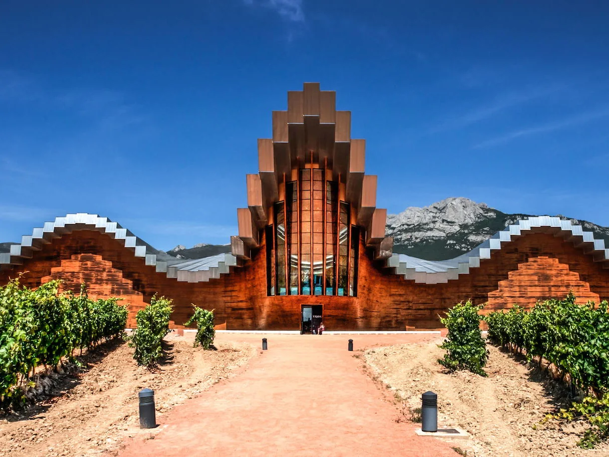 Bodegas Ysios en Laguardia, edificio icónico de Santiago Calatrava